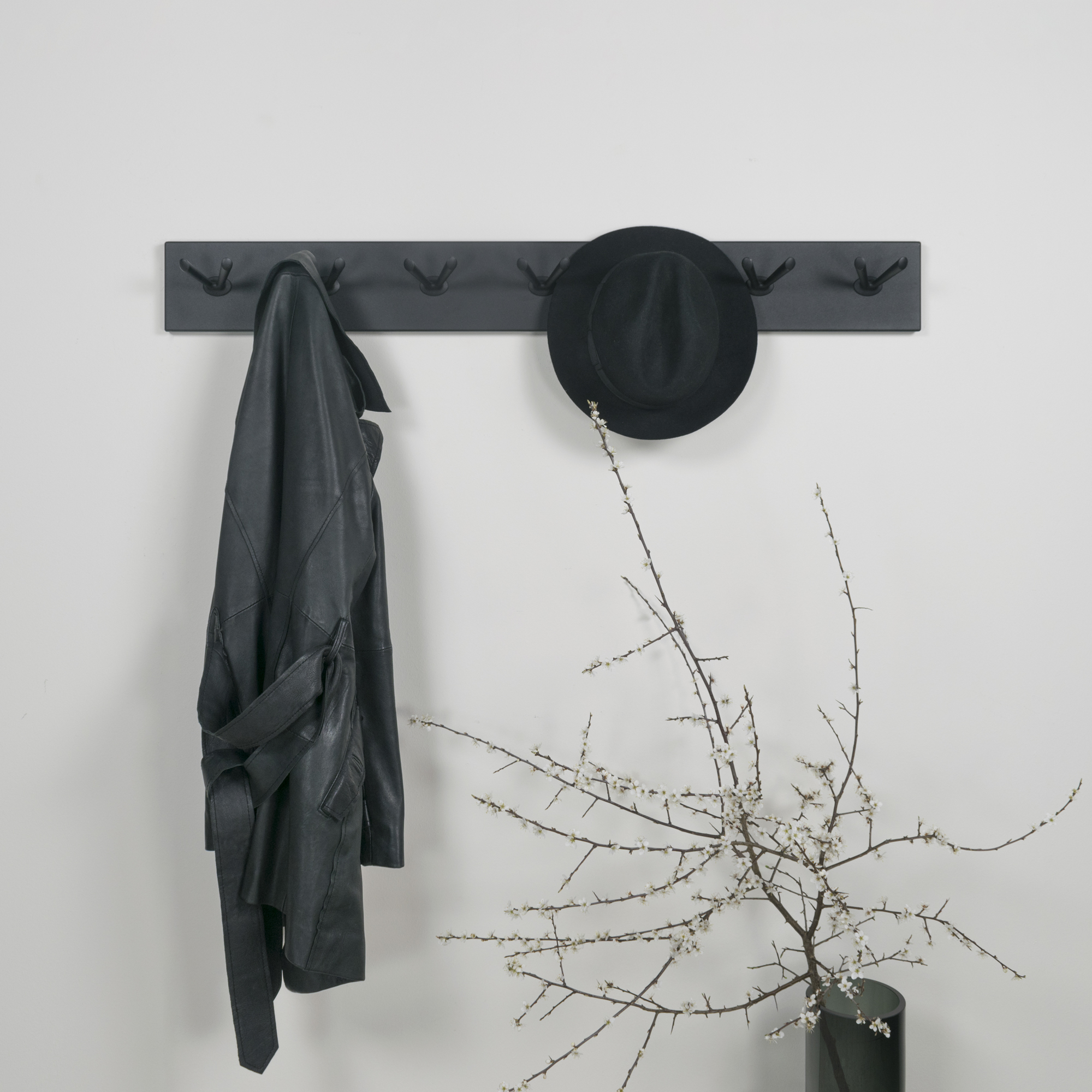 PULL 7 Wall mounted coat rack - Black_1
