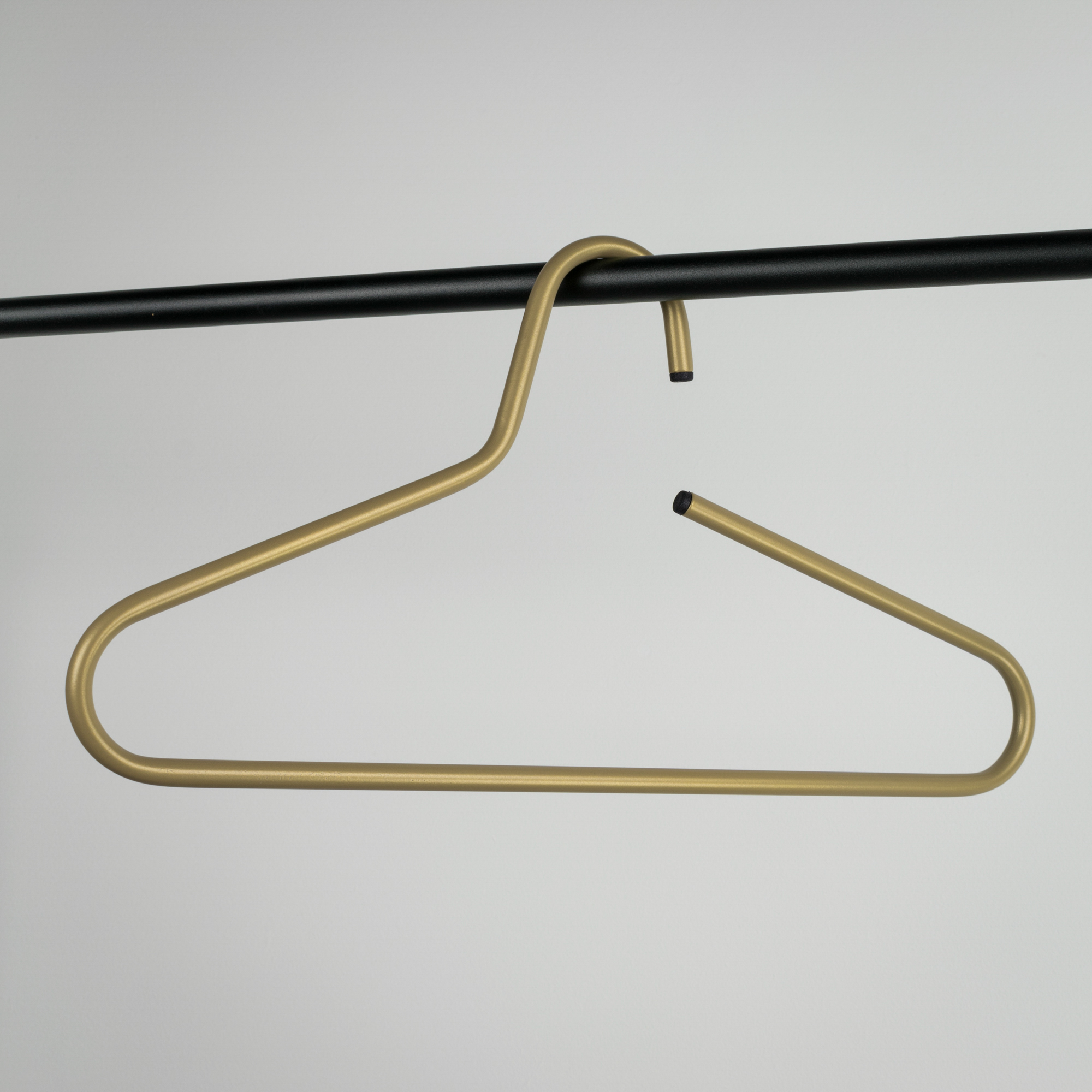 VICTORIE Coat hangers (set of 5 pieces) - Gold_1