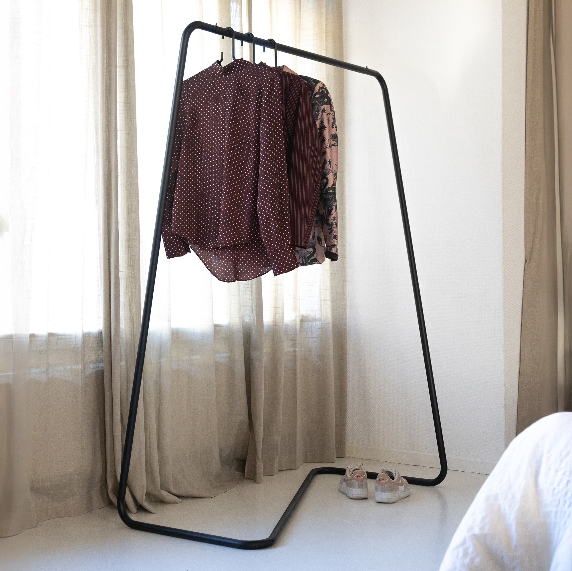 HANG-ON Clothing Rack - Black_1