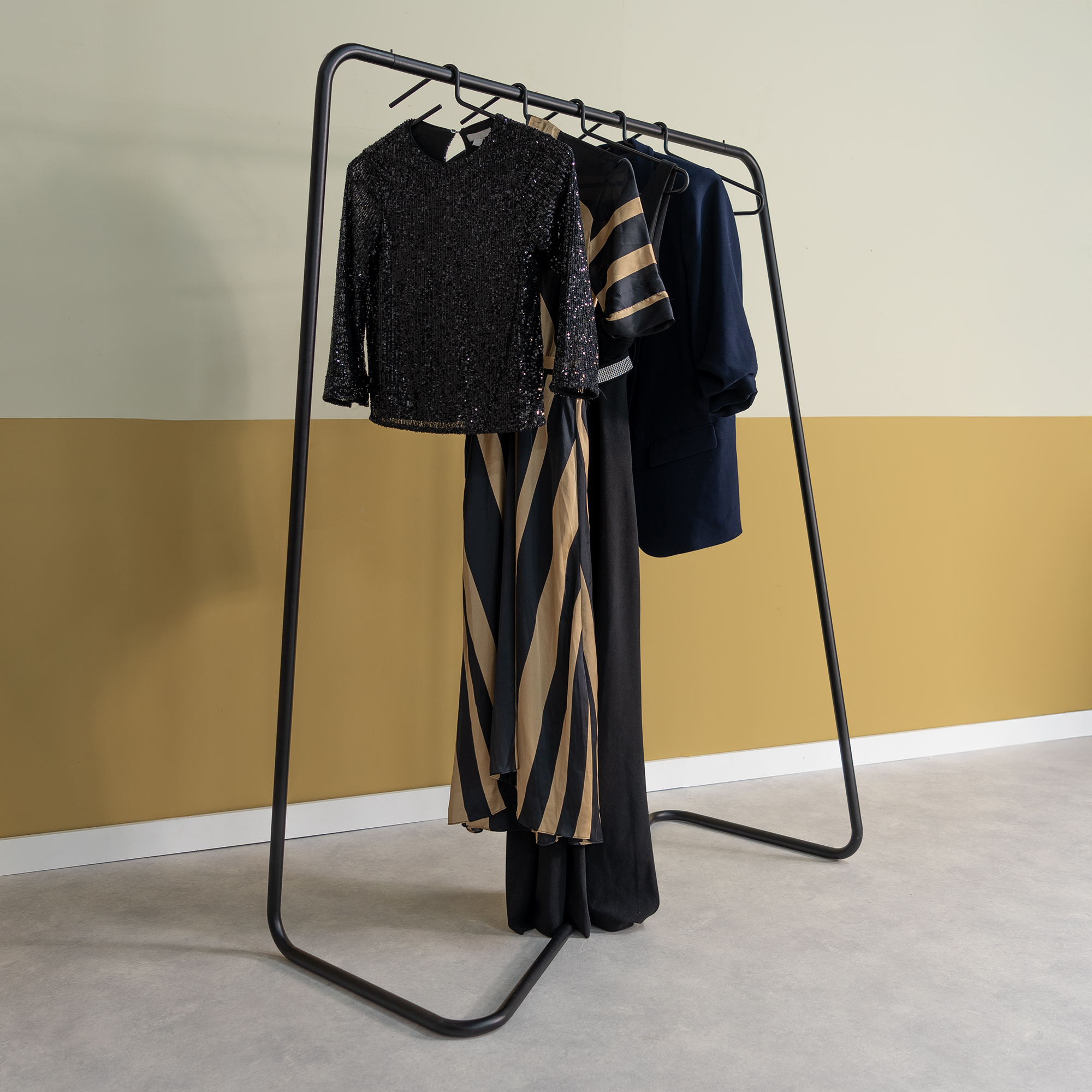 HANG-ON Clothing Rack - Black_5