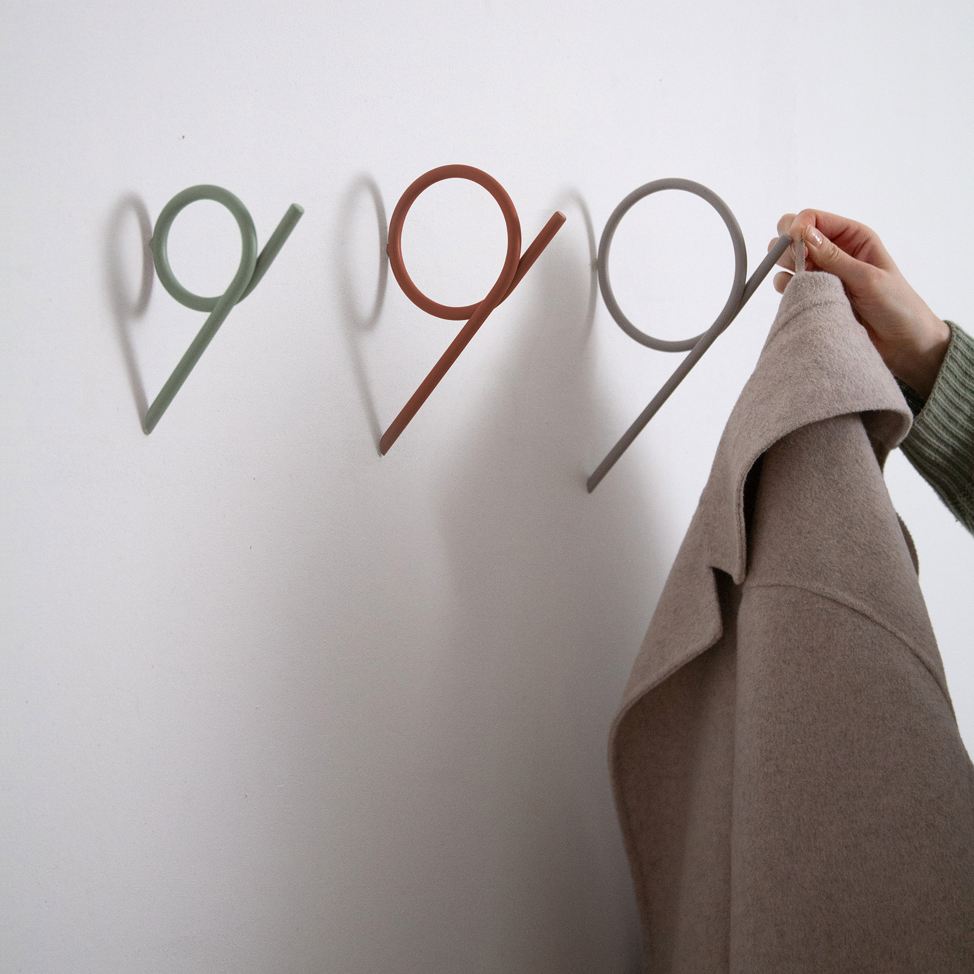 Spinder x BUDDE - TUBA Kapstok M - Silky Taupe_4