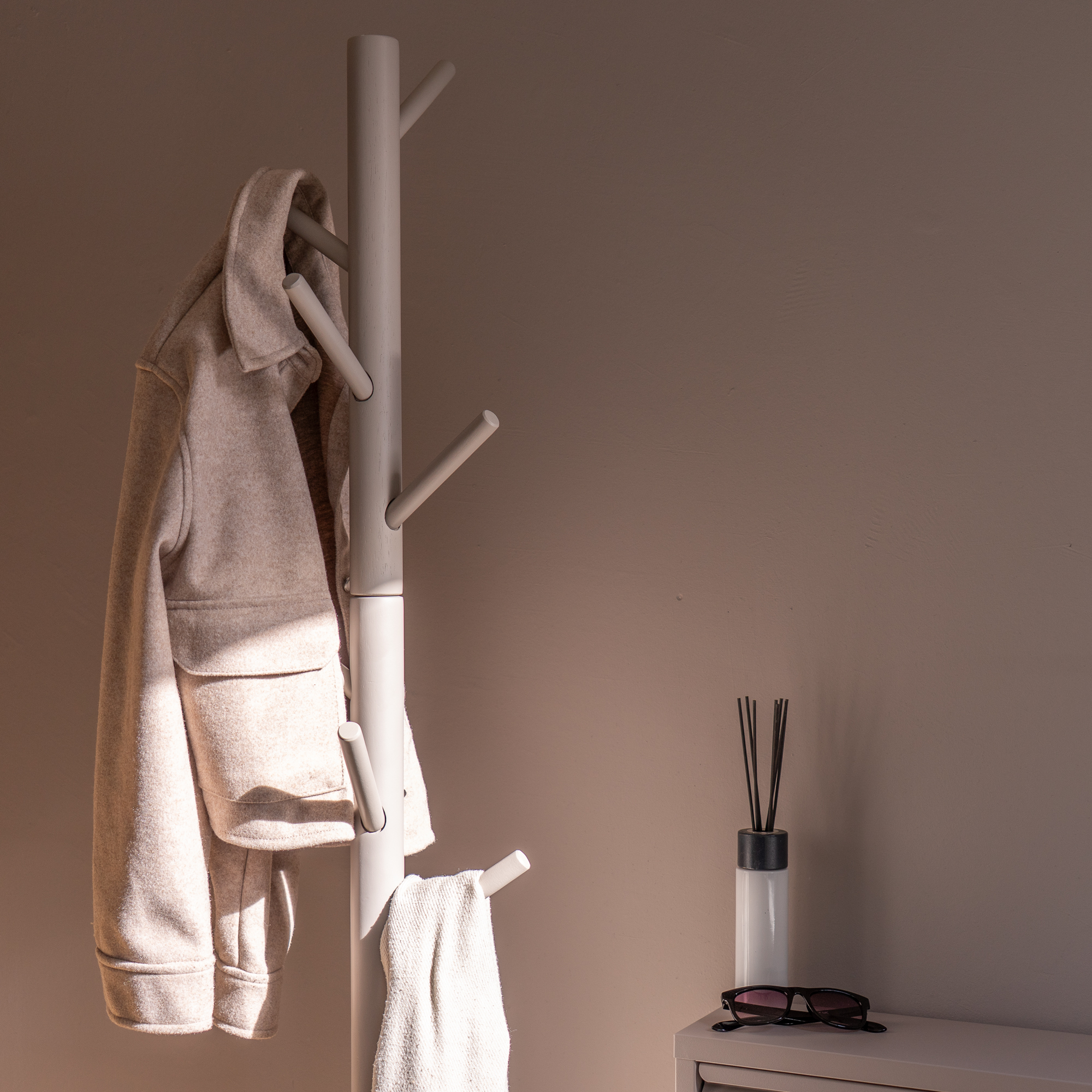 BRO Coat stand - Silky Taupe_1